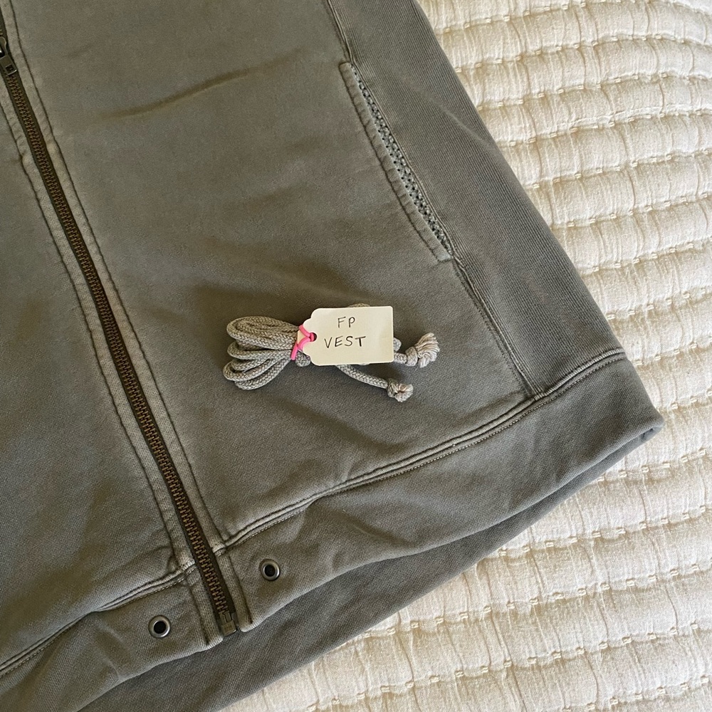 FP / Vagabond Vest in Khaki - Picture 7 of 7